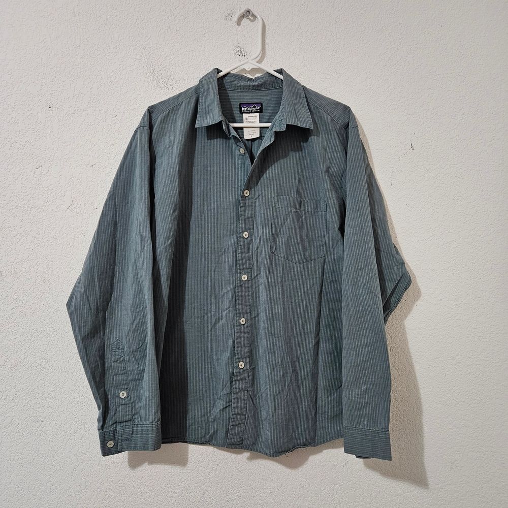 Patagonia Men's Gray Button Down Shirt Size Large